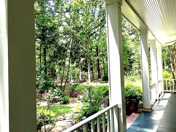 4th image of 100 Fawn Ln