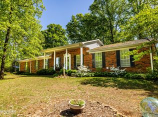 825 Greenwich Dr, Maryville, TN 37803