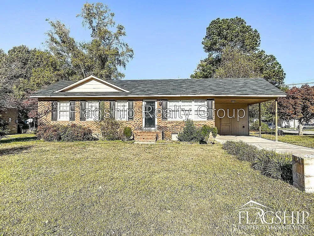 3 bed, 1.5 bath, 1040 sqft, $1,300 — Photo 1