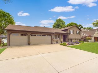 2245 W Roselawn Dr, Appleton, WI 54914