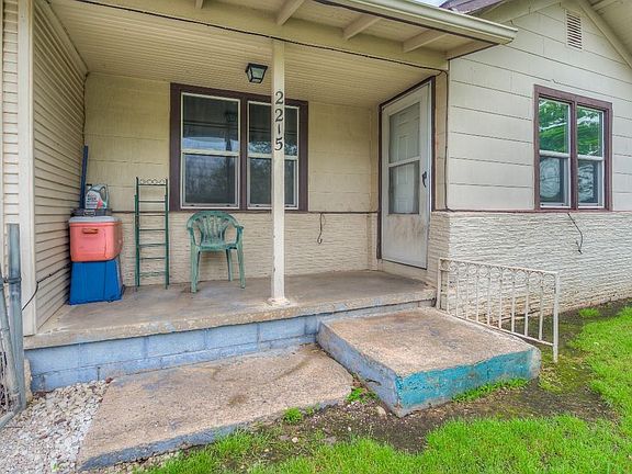 3rd image of 2215 N Ione Ave