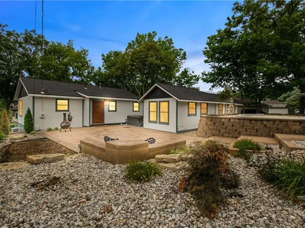 31 C Lake Shore Dr, Lees Summit, MO 64086