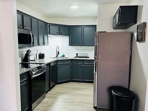 3rd image of 3103 Honeysuckle Cir APT B
