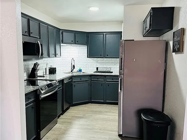 3103 Honeysuckle Cir #B — Photo 3