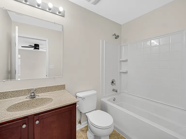 803 W Courtland St — Photo 12