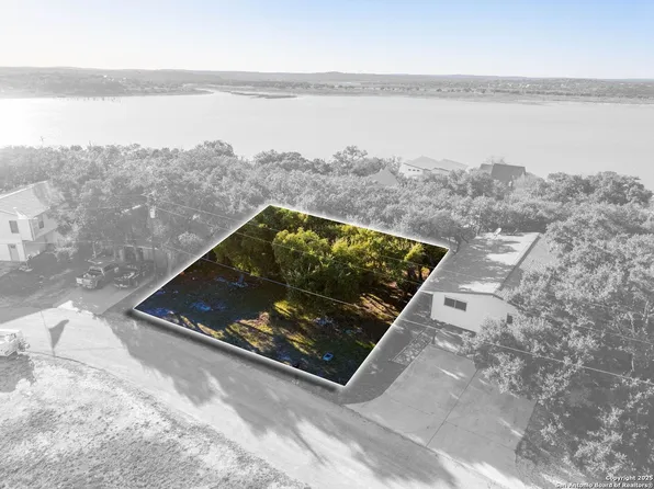 411 Carpenter Dr, Canyon Lake, TX 78133