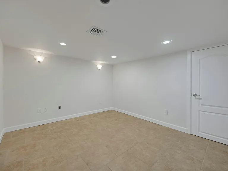 252 Mabel Pl — Photo 37