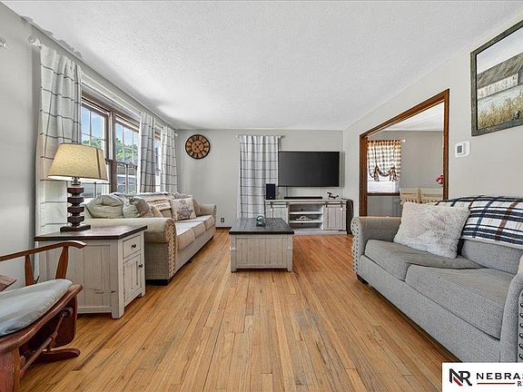 5th image of 810 Smith Cir