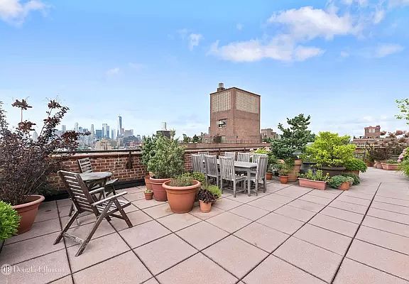 3rd image of 14 Horatio St APT 6C