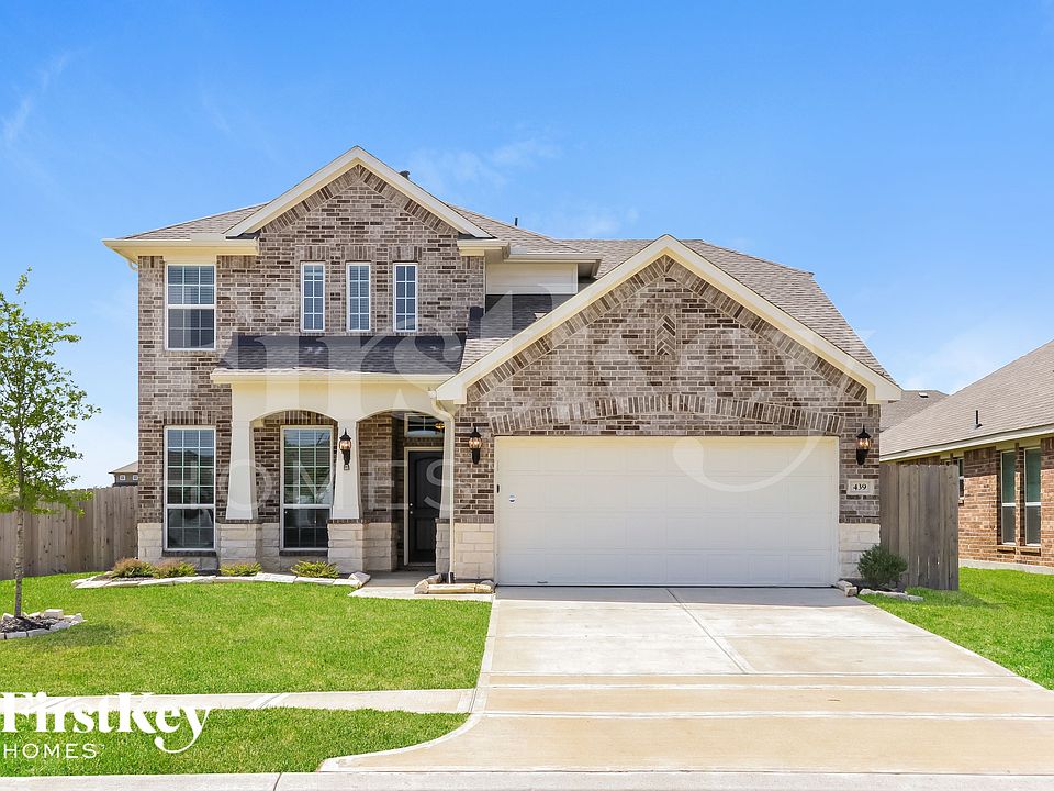 1st image of 439 Sky Ridge Dr