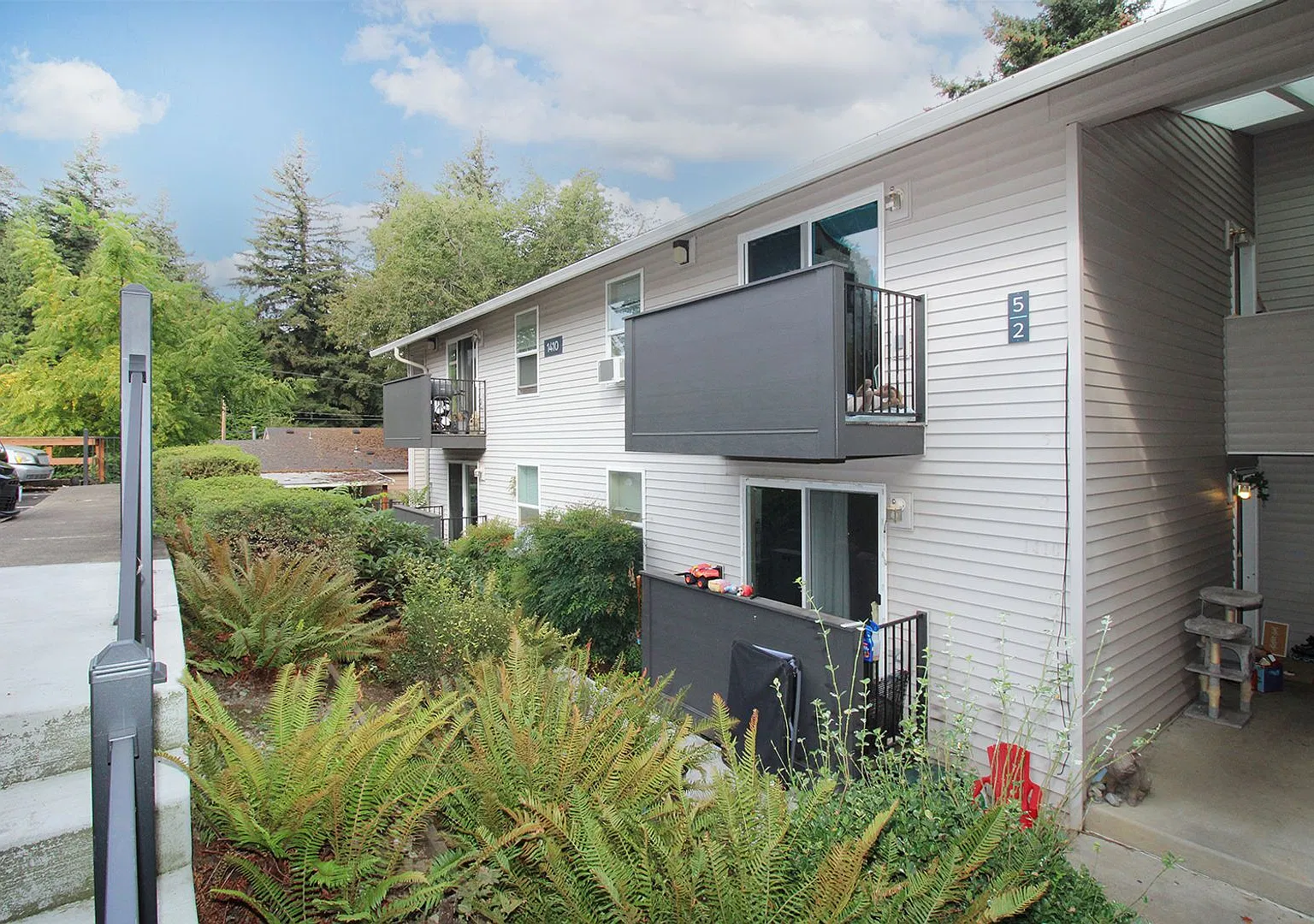 McKenzie Court — Photo 3