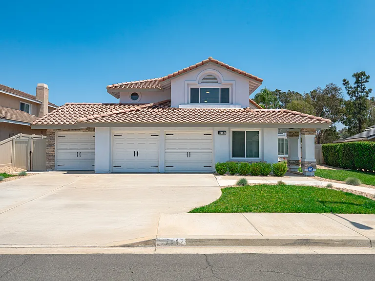 Crestlake Ln — Photo 1
