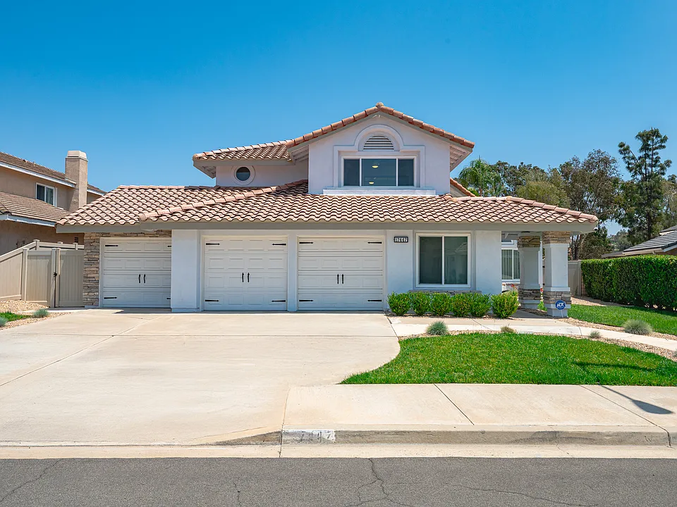 Crestlake Ln