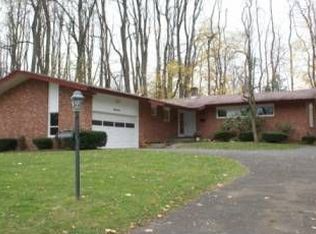 17 Cherry Tree Rd, Loudonville, NY 12211