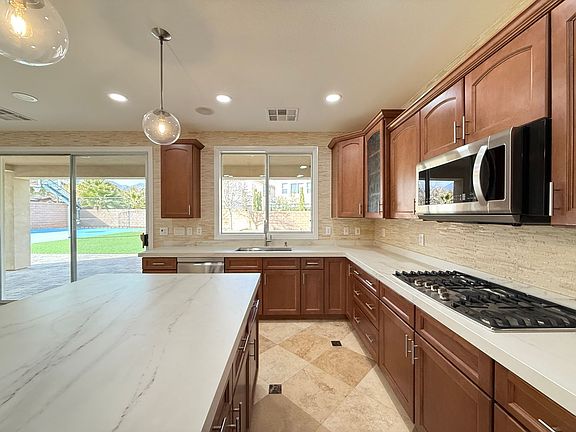 3rd image of 11758 Bradford Commons Dr