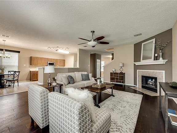 2nd image of 2951 Tangleglen Dr