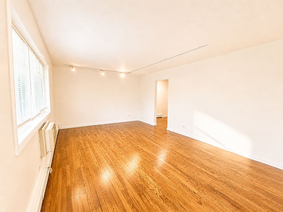 1st image of 1404 W Estes Ave APT 2A