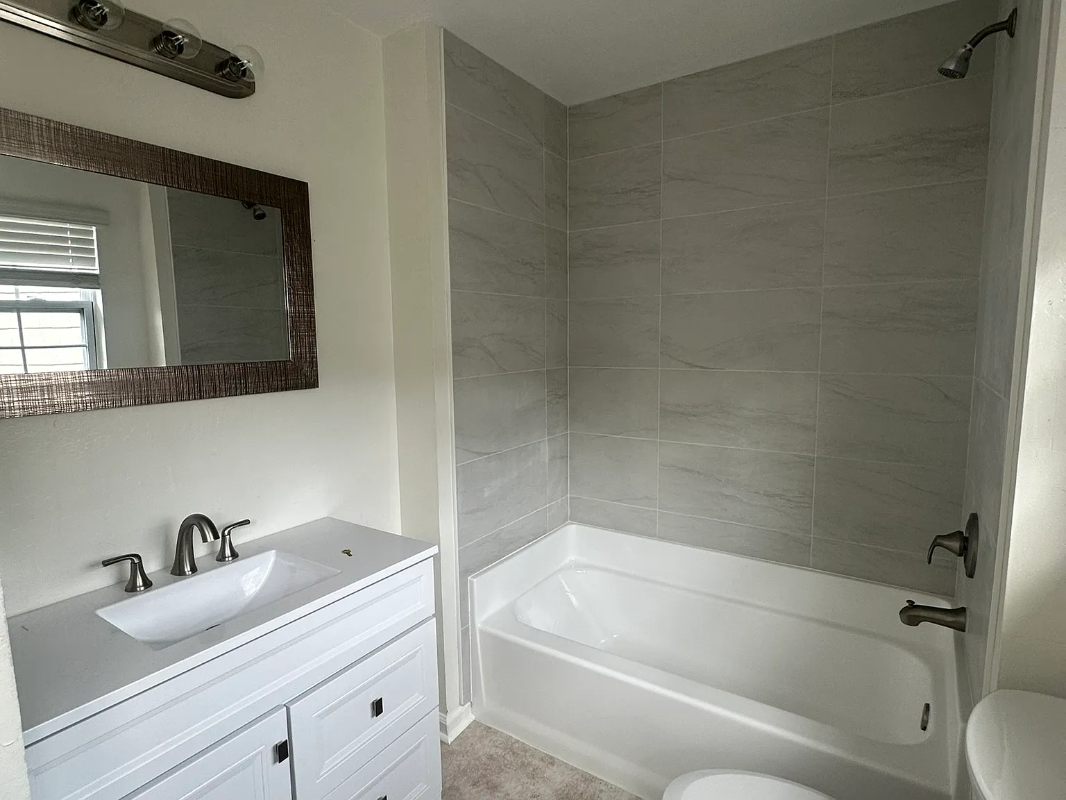 3 bed, 924 sqft, $4,450 — Photo 2