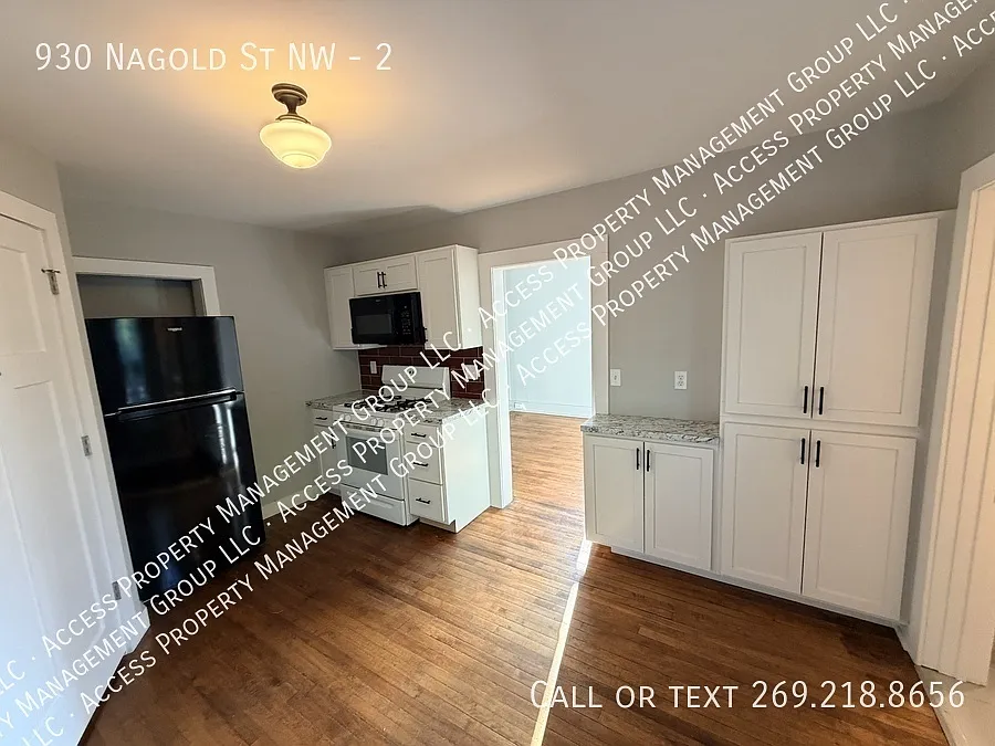 Almost New 2 Bedroom Unit NW Side — Photo 4