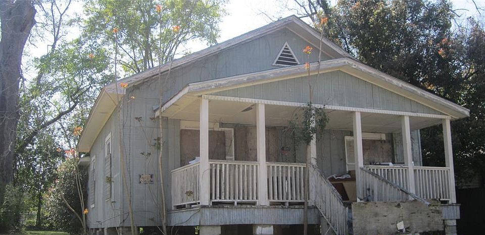 2nd image of 118 Patten St
