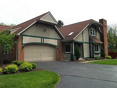 105 Green Commons Dr photo 1