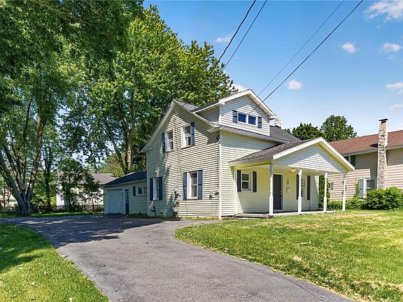 3rd image of 20 Pleasant St
