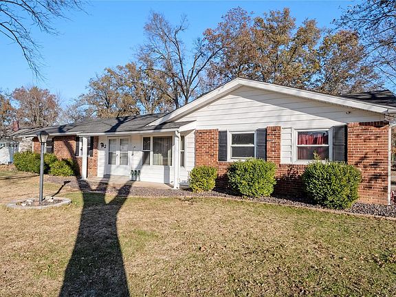 3rd image of 2 Hanson Dr
