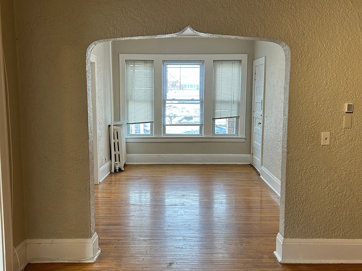 710 Pelham Apartments — Photo 4