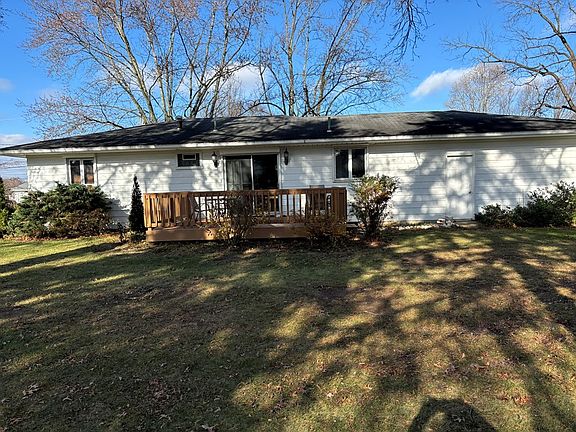 2nd image of 1367 Meadow Ln