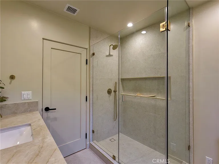 4819 Genesta — Photo 25