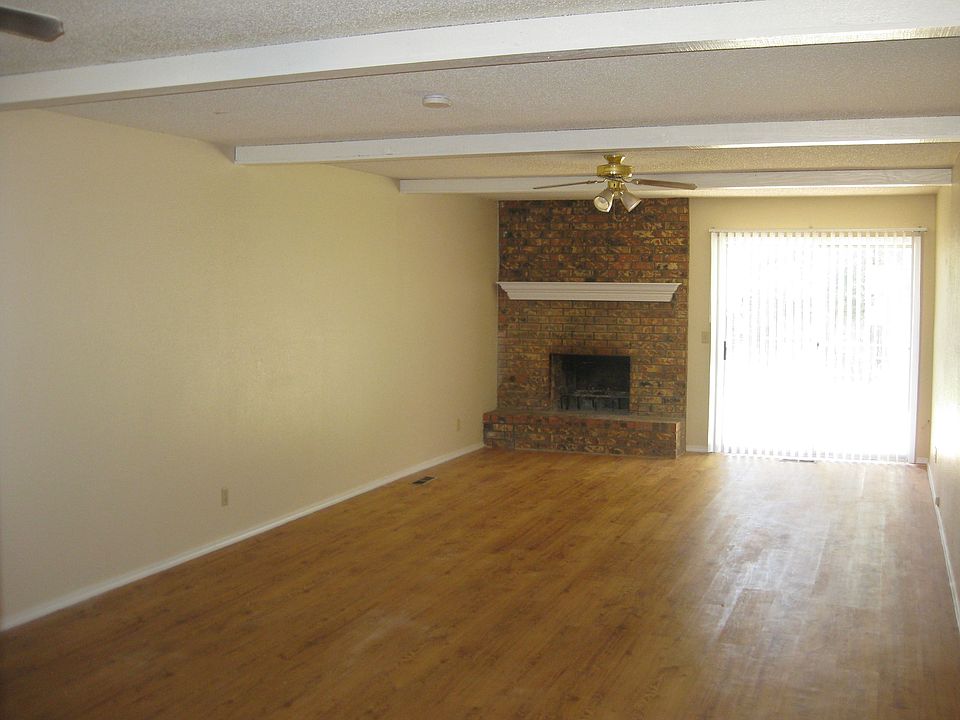2nd image of 7419 S Elm Ave