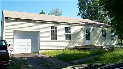 699 Sycamore Dr photo 1