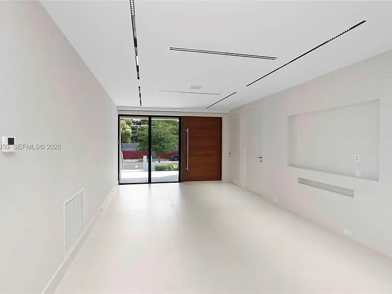 330 SW 19th Rd — Photo 18
