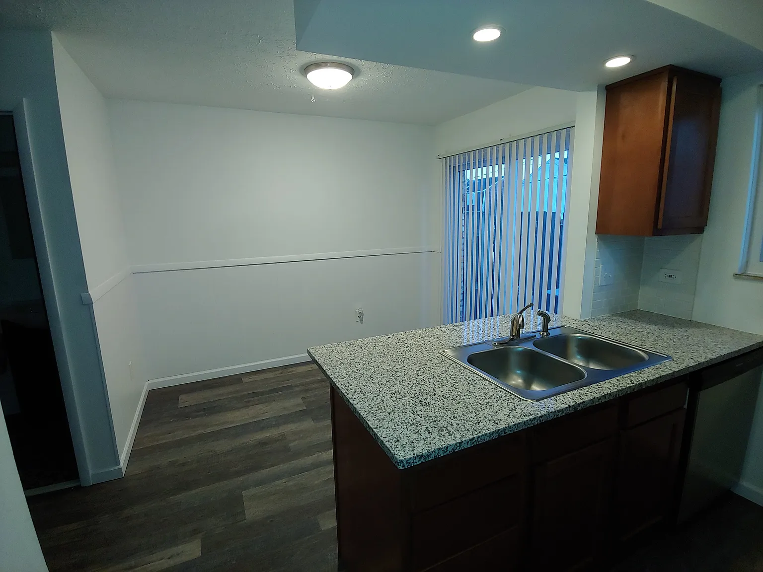 2 bed, 1.5 bath, 900 sqft, $1,525 — Photo 3