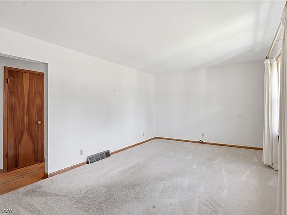 4th image of 54 W 5th St