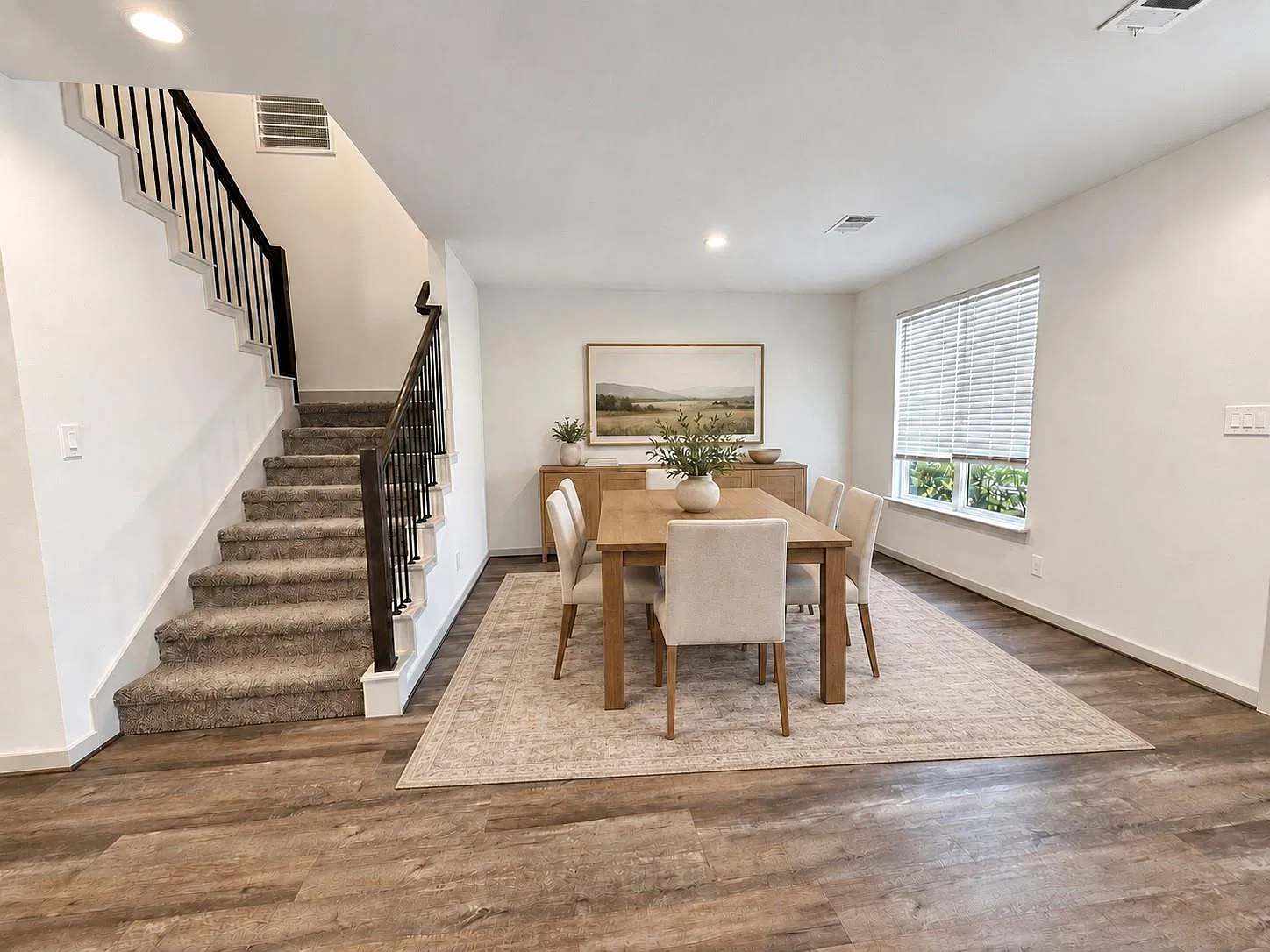 4 bed, 2.5 bath, 2256 sqft, $2,600 — Photo 3