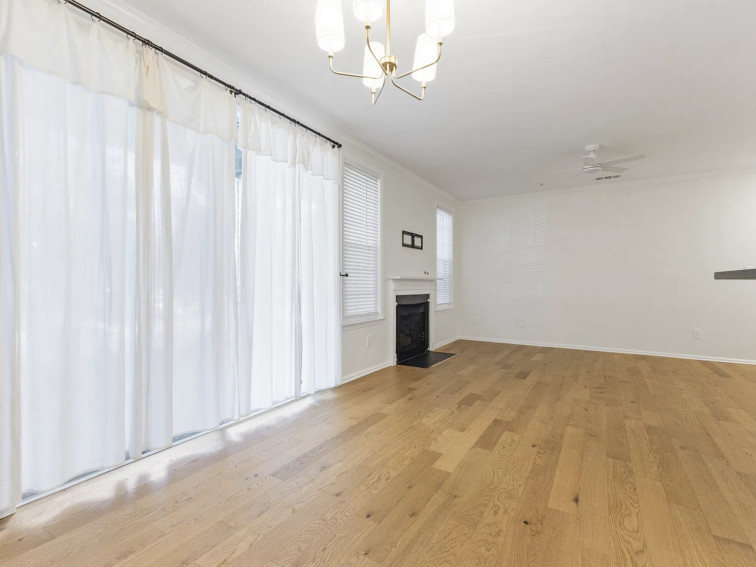 2 bed, 1053 sqft, $2,650 — Photo 2