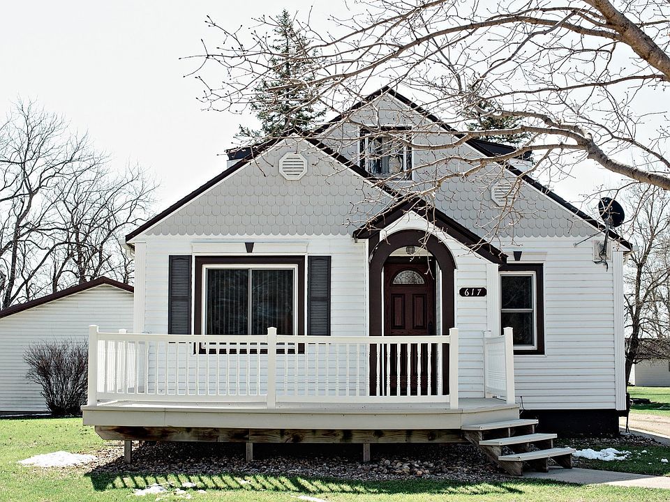 1st image of 617 3rd Ave