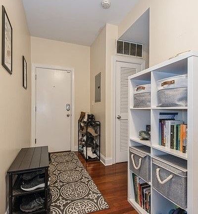 3rd image of 7627 N Greenview Ave APT 1E