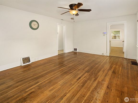 3rd image of 6315 Yakima Avenue