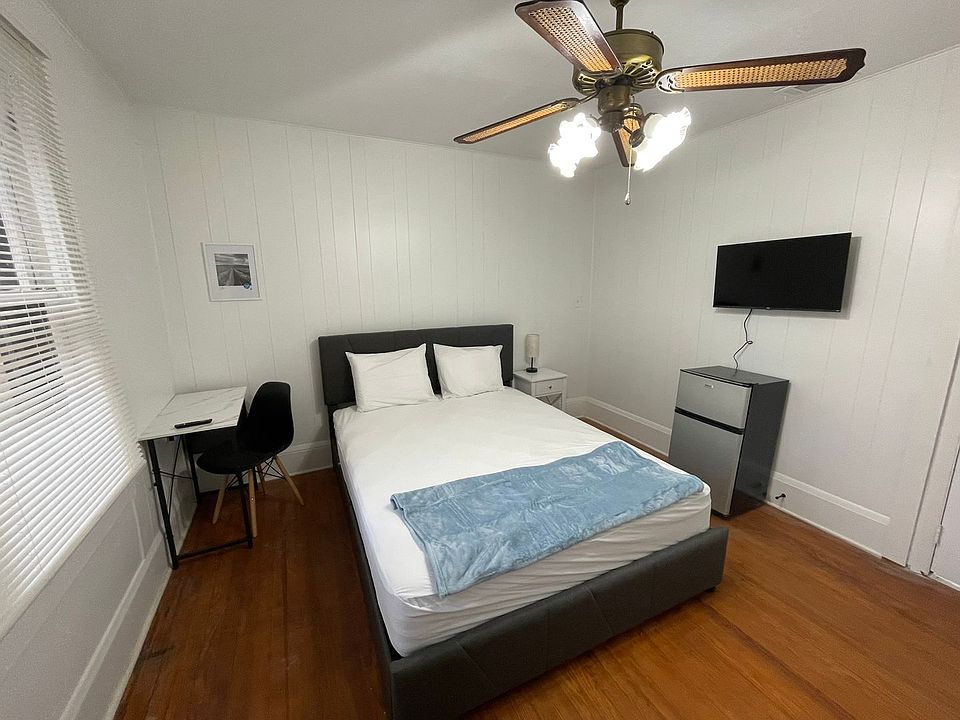 1st image of 640 Avenue B NE #4