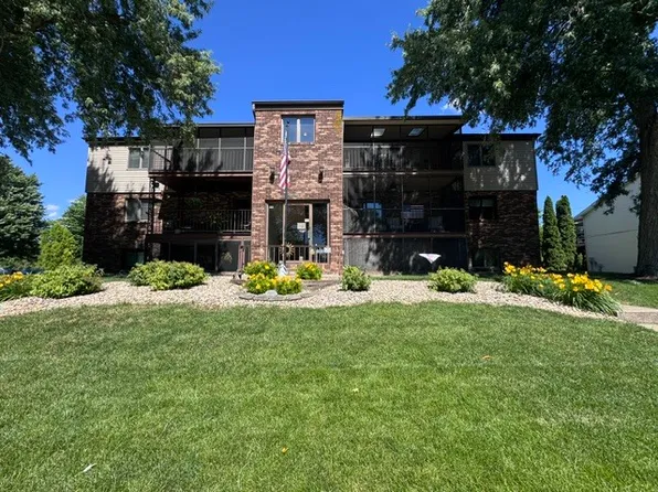 824 McGregor St APT 12, Bloomington, IL 61701