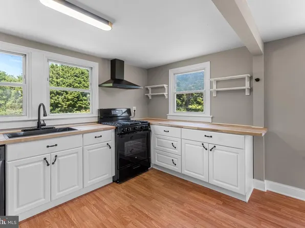 2302 Lighthouse View Dr, Heathsville, VA 22473