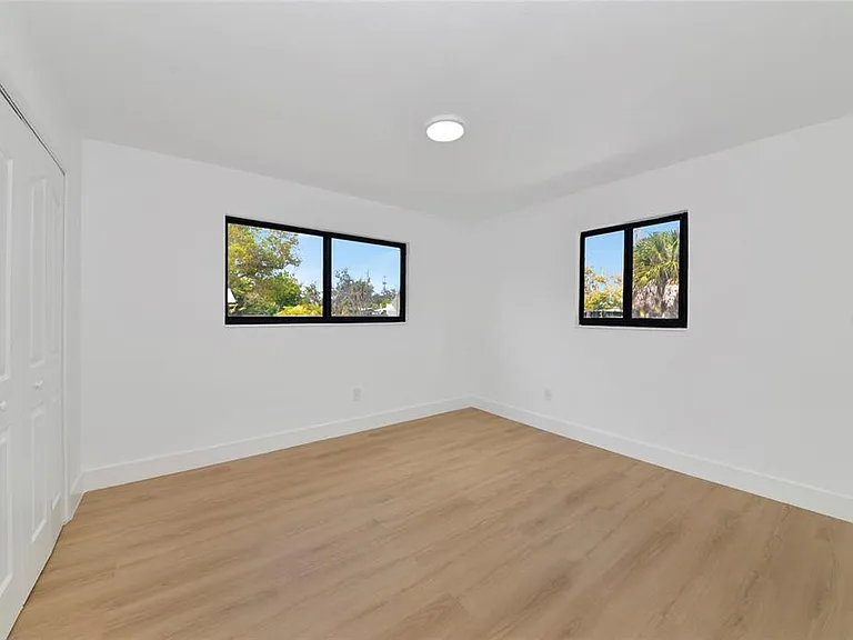 2239 Worrington St — Photo 22