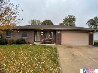 1308 Crest View Ave, Beatrice, NE 68310