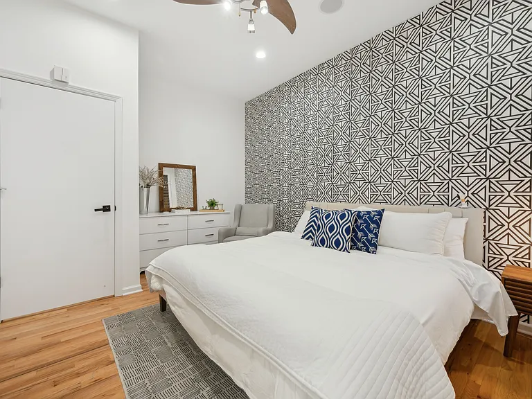 885 N Hermitage Ave #C — Photo 17
