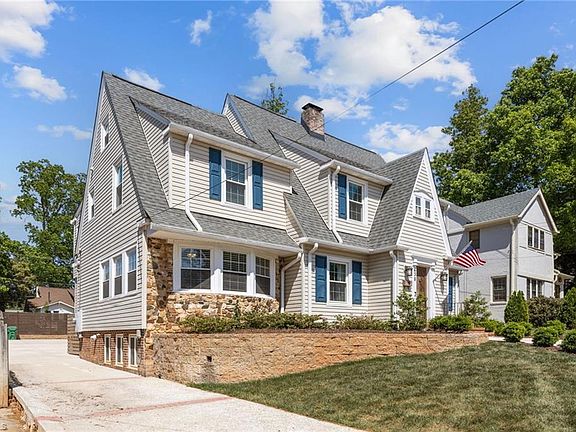 3rd image of 638 Colonial Dr