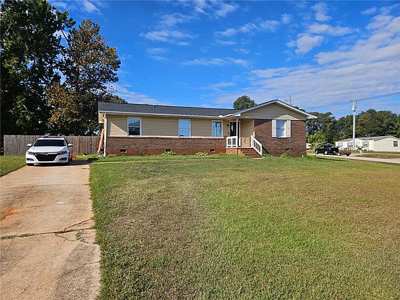 2nd image of 100 Quail Ridge Rd