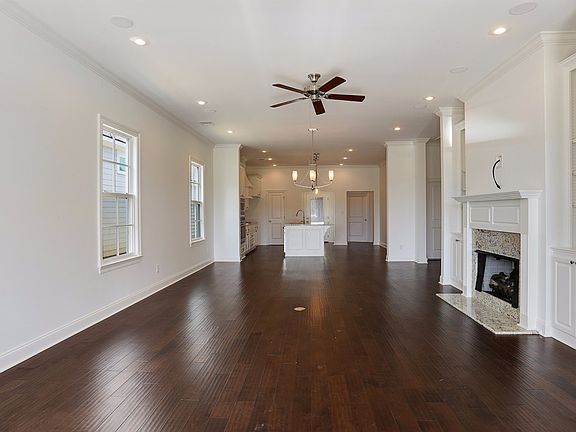 4th image of 1307 Americana Blvd