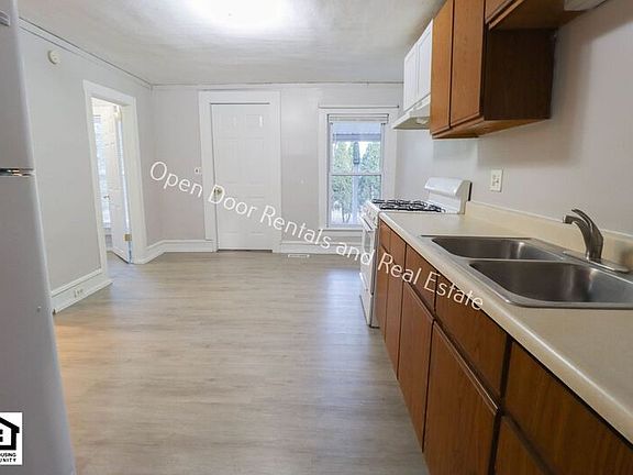 4th image of 121 S State St